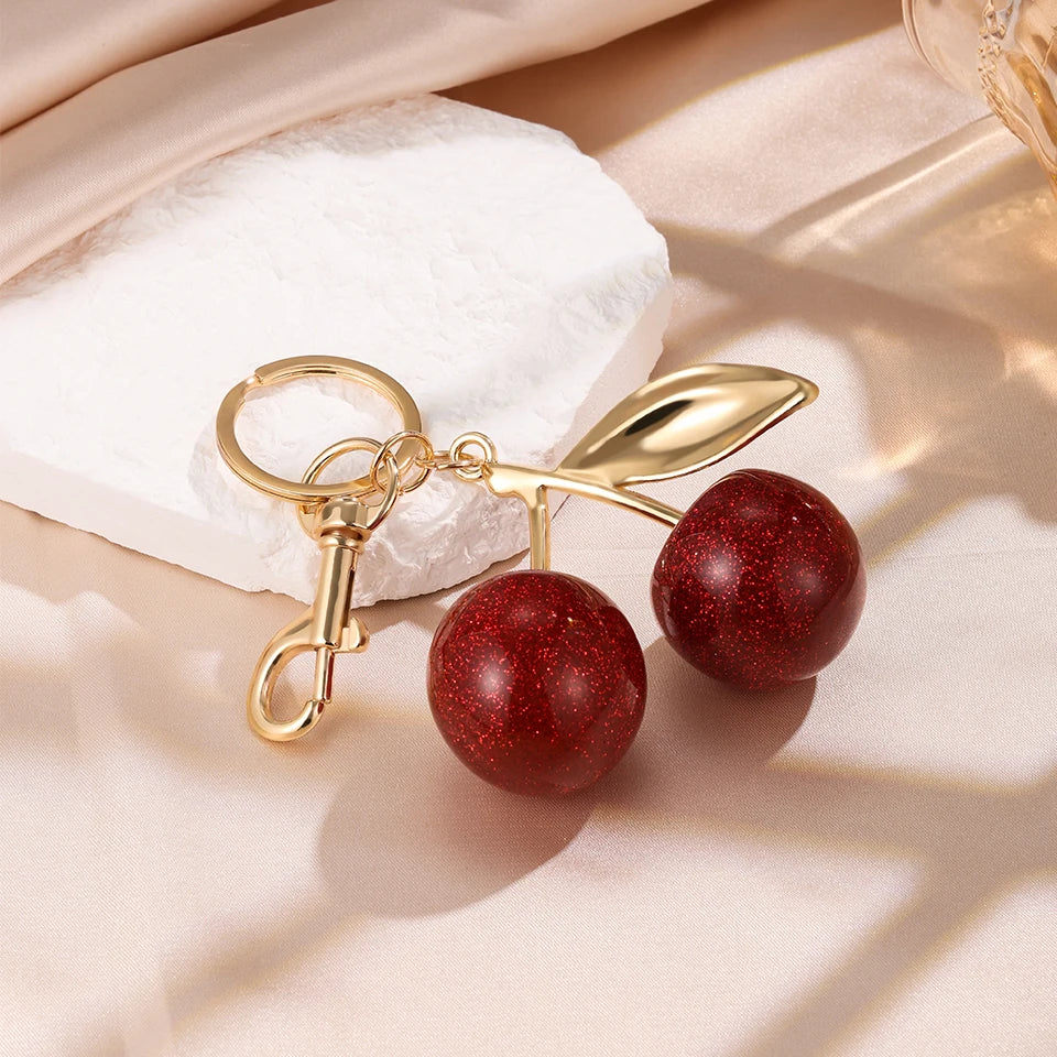 ZAKOL Stijlvolle Rode Kers Sleutelhanger - Vrolijke Zomerfruit Hanger Sleutelhanger voor Mannen en Vrouwen - Perfecte Sieraden Tasaccessoire Cadeau