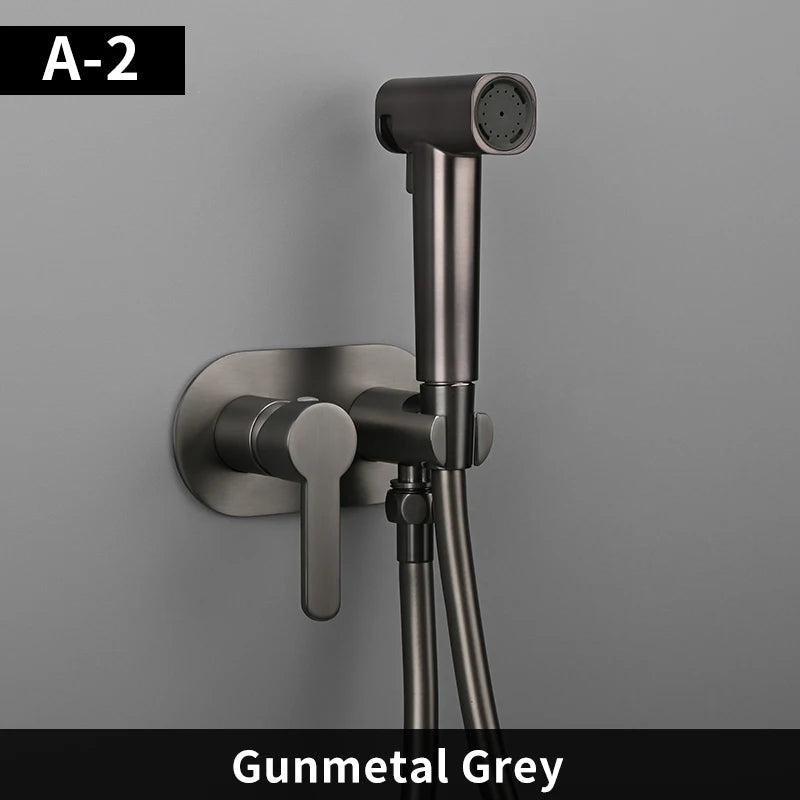Luxueuze Messing Handdouche Bidet Sprayer met Warm en Koud Water Mengkraan - Stijlvolle Zwart Gouden Afwerking voor Ultieme Hygiëne en Comfort
