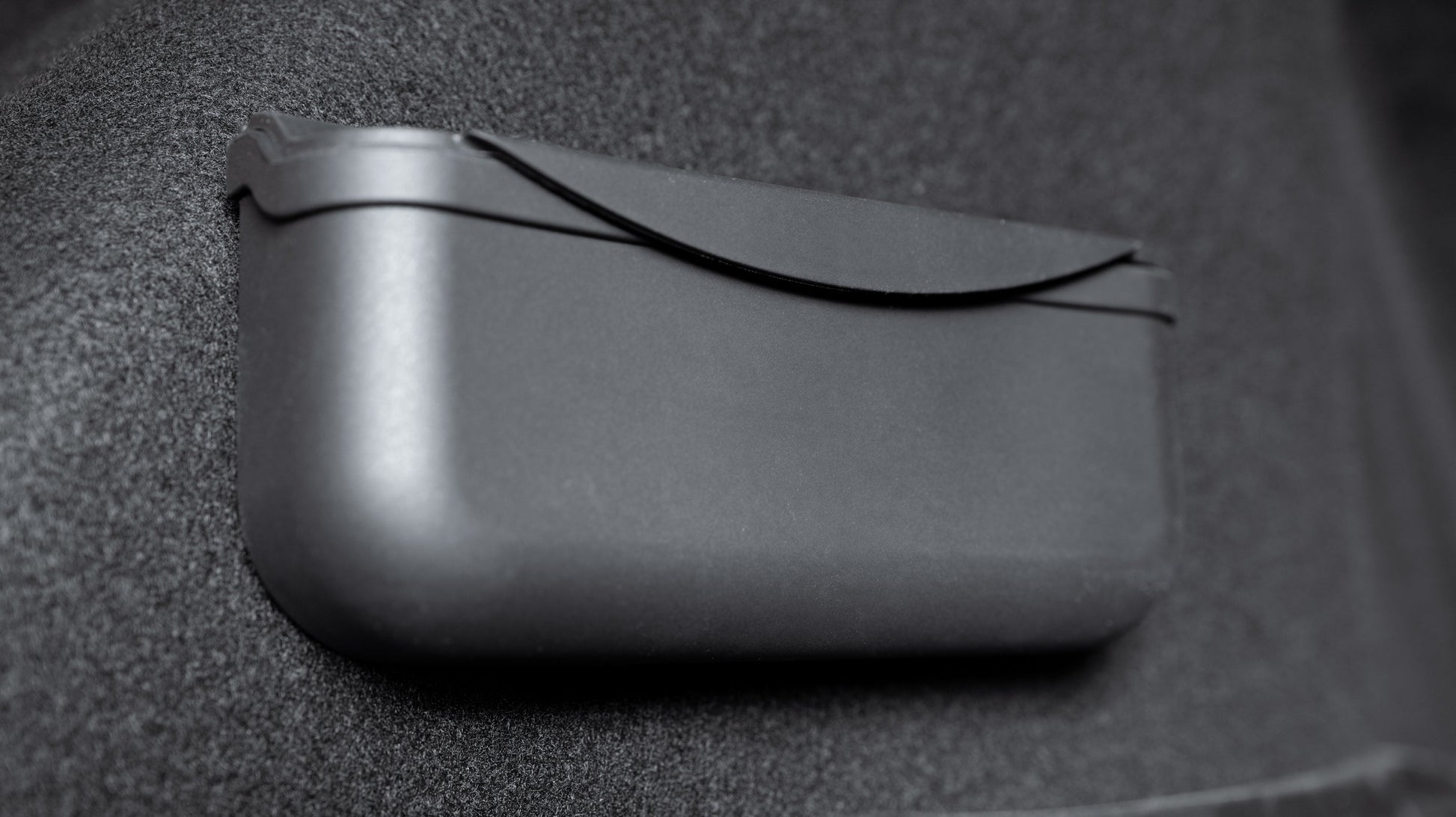 Brillenetui mit Klett für alle Tesla Modelle-2