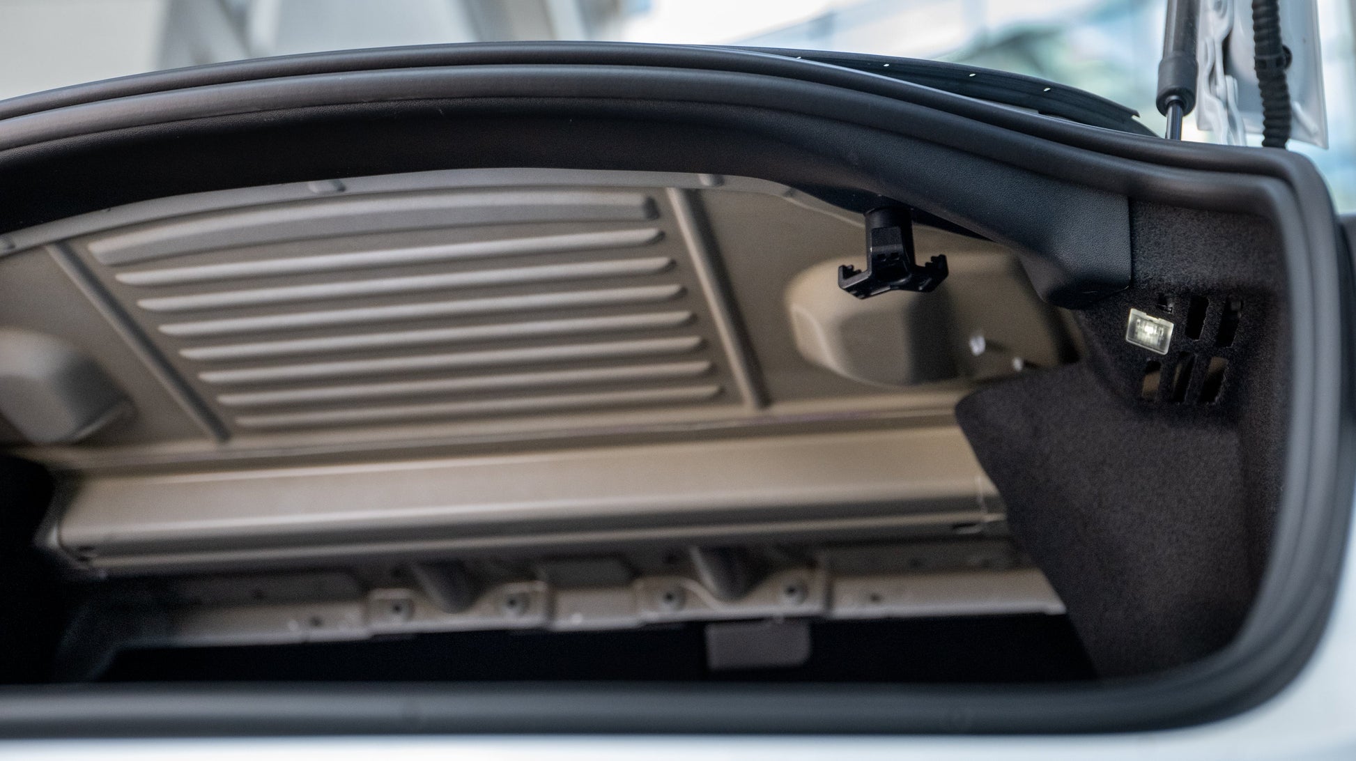 Kofferraum Haken für das Tesla Model 3-2