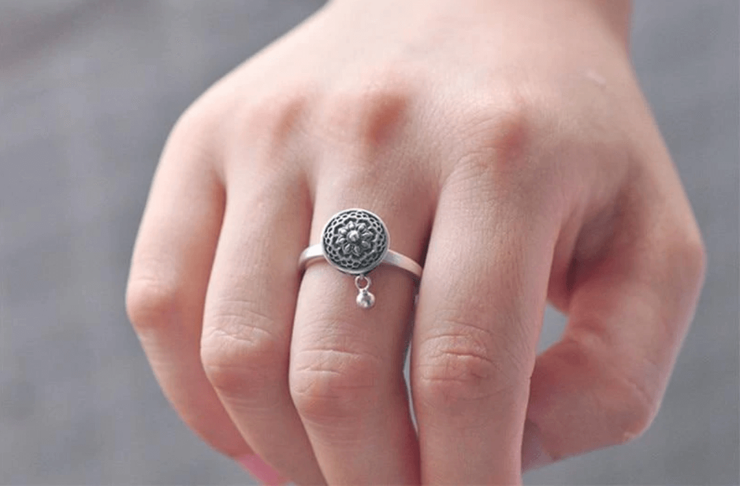 Spirituele Mantra Ring met Gebedsmolen Ontwerp