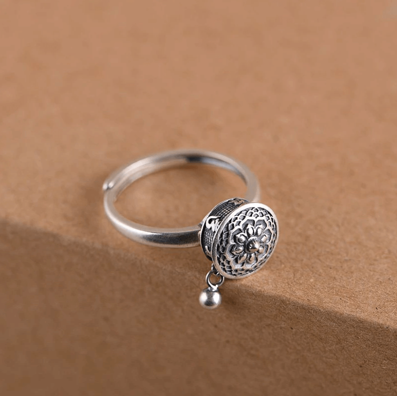 Spirituele Mantra Ring met Gebedsmolen Ontwerp